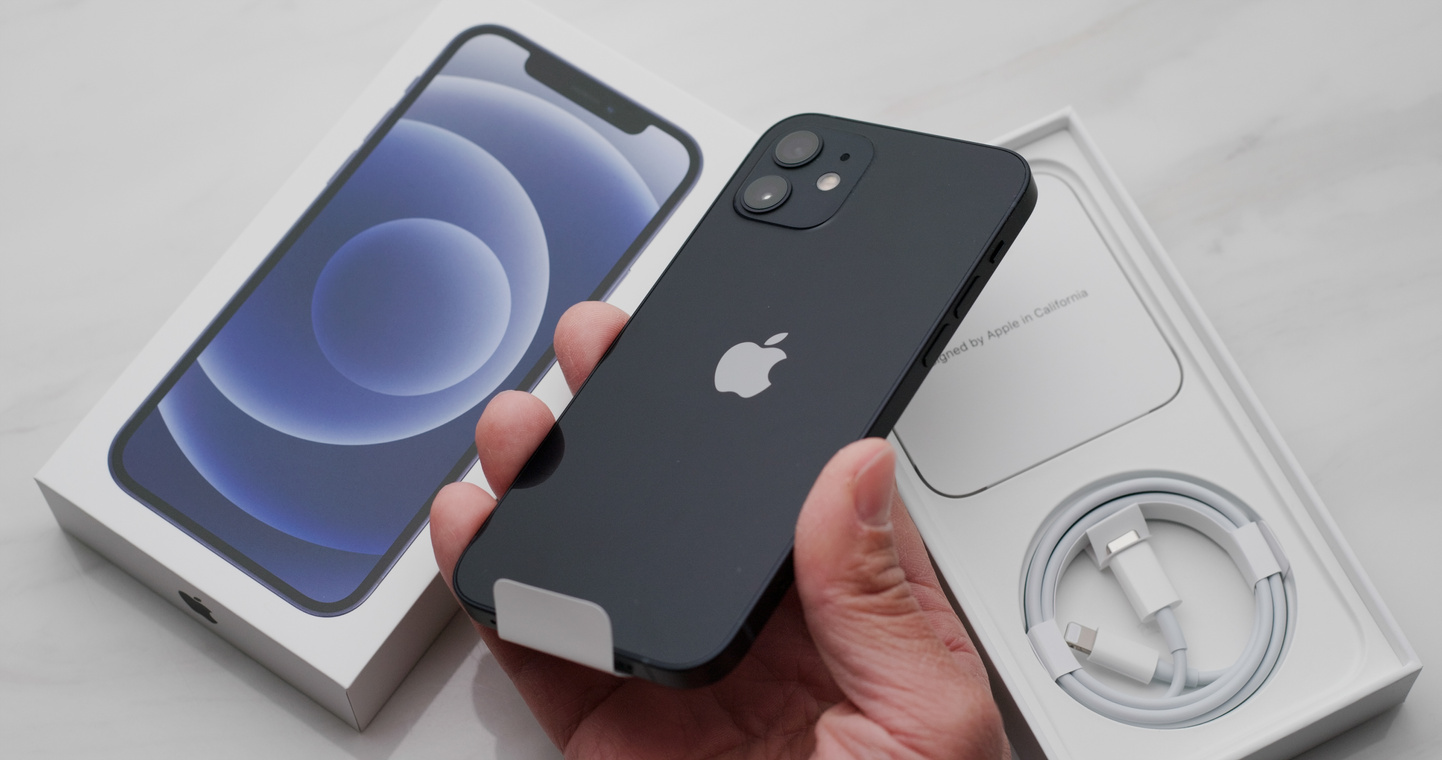 Hong Kong, 11 January 2021: Unbox Iphone 12